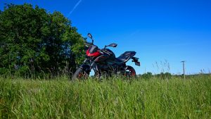 Kawasaki Z Abbaye Echourgnac Poupougne a deux roues