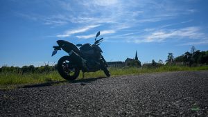 Kawasaki Z Abbaye Echourgnac Poupougne a deux roues