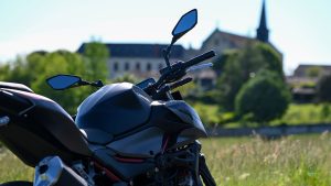 Kawasaki Z Abbaye Echourgnac Poupougne a deux roues