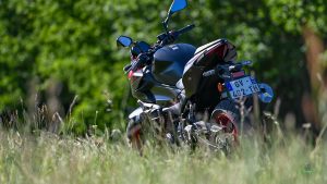 Kawasaki Z Abbaye Echourgnac Poupougne a deux roues