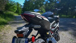 kawasaki z Poupougne a deux roues