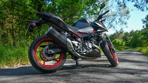 kawasaki z Poupougne a deux roues