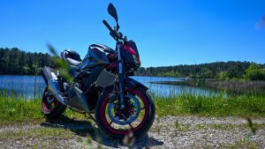 kawasaki z Zontes Scrambler Poupougne a deux roues