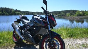 kawasaki z Zontes Scrambler Poupougne a deux roues