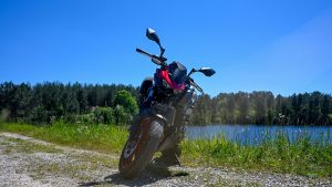kawasaki z Zontes Scrambler Poupougne a deux roues