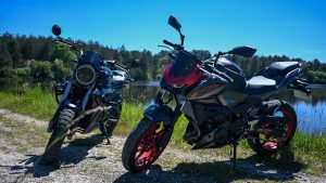 kawasaki z Zontes Scrambler Poupougne a deux roues