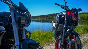 kawasaki z Zontes Scrambler Poupougne a deux roues